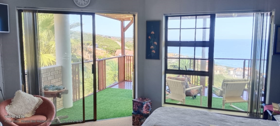 To Let 5 Bedroom Property for Rent in Dana Bay Western Cape